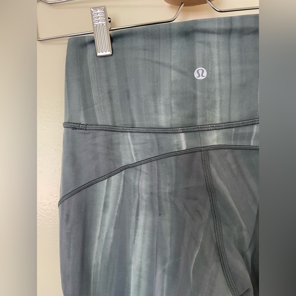 Lululemon In Movement Tight 25” - Picture 4 of 6